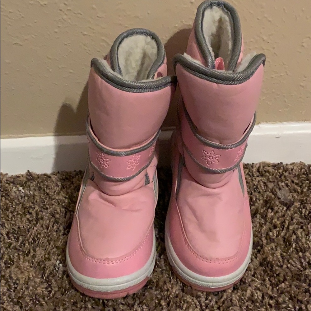 Used snow boots